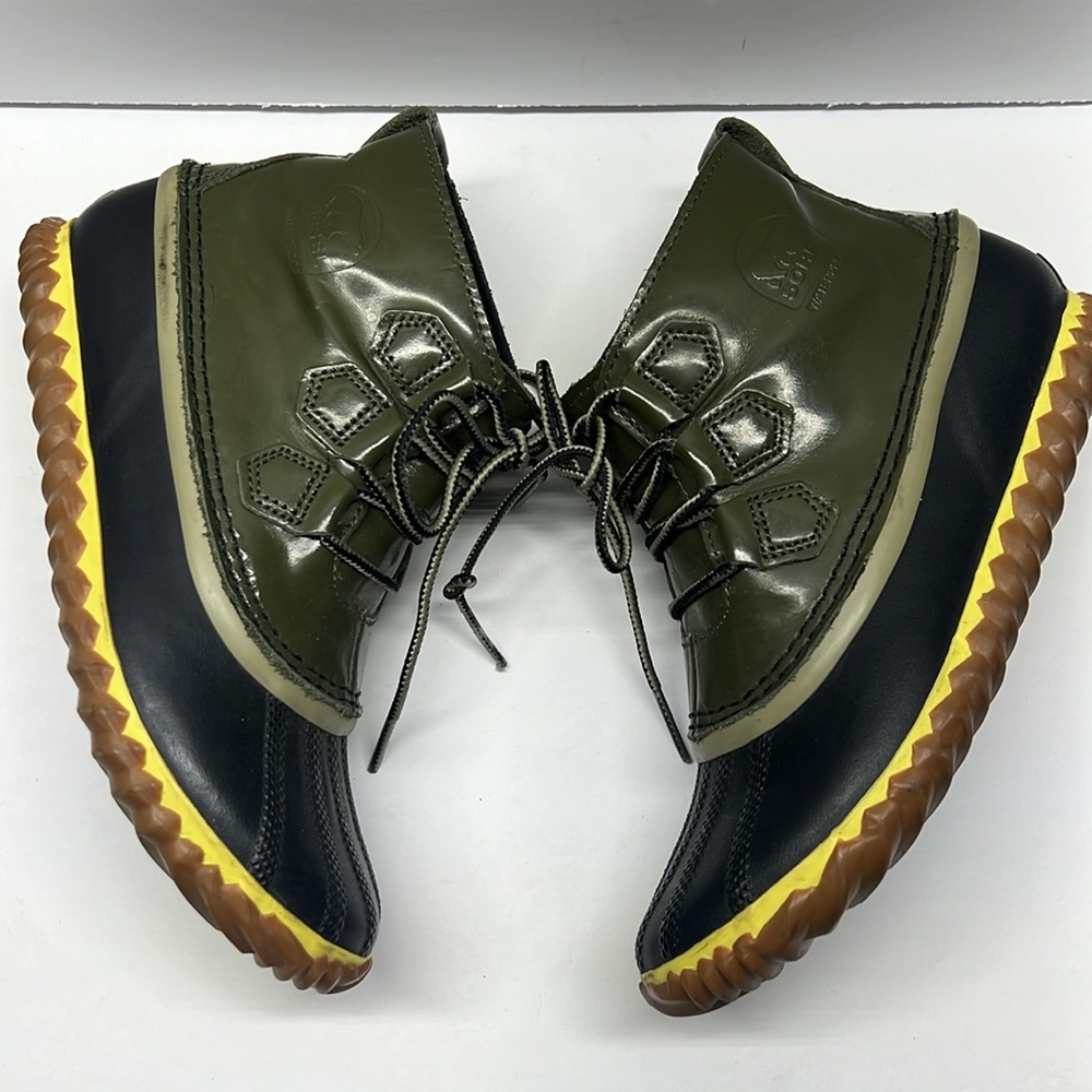Sorel Women's ankle rain boots Size 6.5 Green